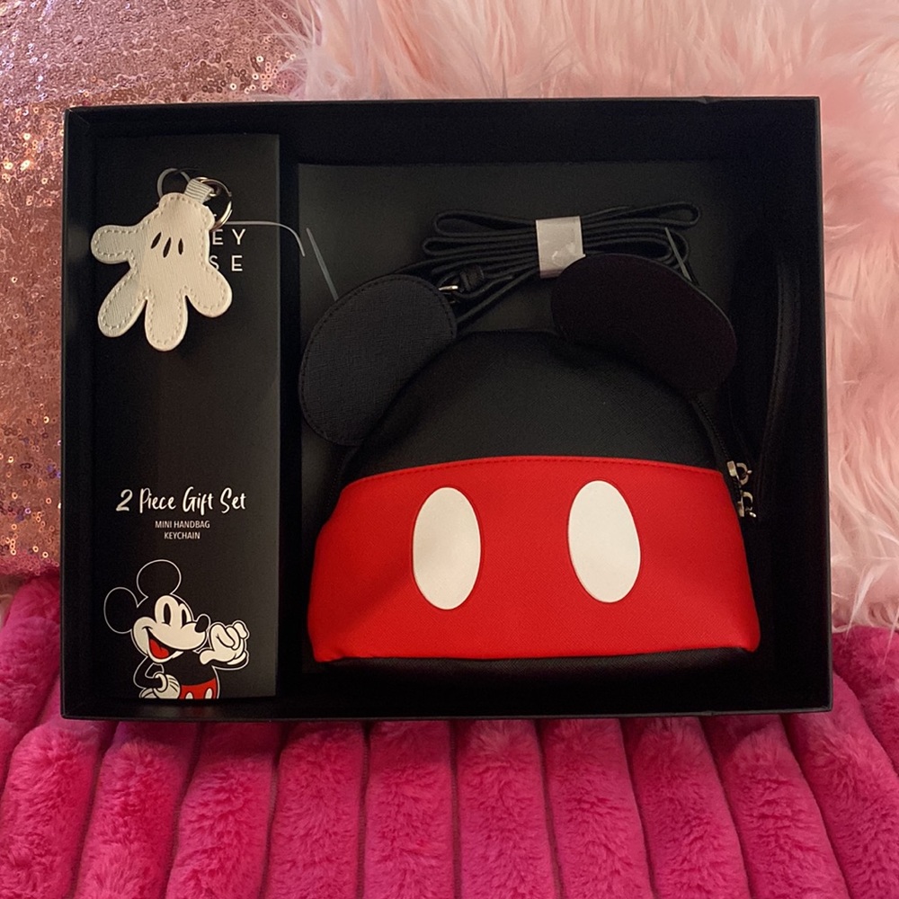 ❤️ Mickey Mouse mini crossbody purse ❤️